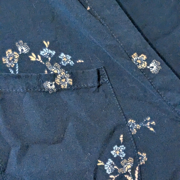 Torrid Blue Floral Sleeveless Blouse with Relaxed Fit 1 (14/16) - Picture 3 of 4